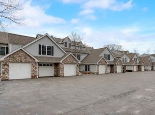 547 Lake Bluff Rd, Thiensville, WI 53092