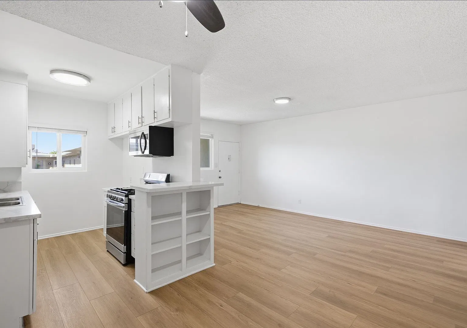 6632 Darby Ave — Photo 4