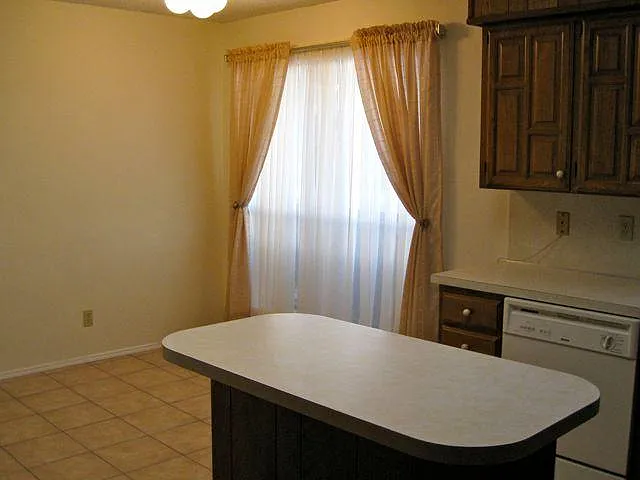 Breakfast Area, movable bar