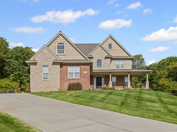 7391 Denali Dr, White Lake, MI 48383