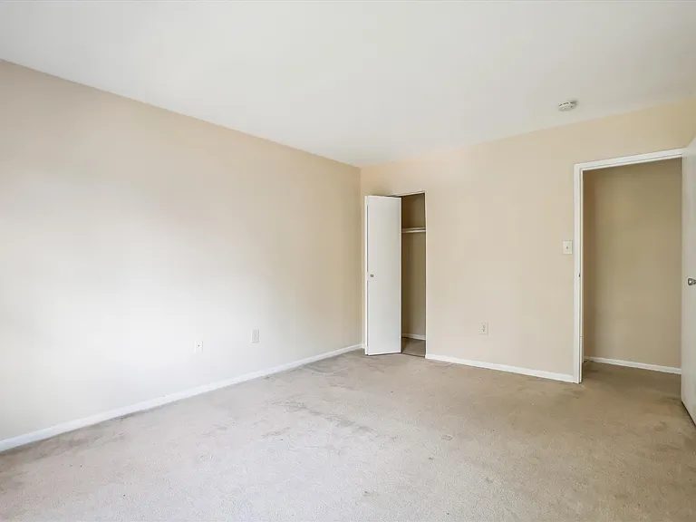 9712 Kingsbridge Dr #303 — Photo 18