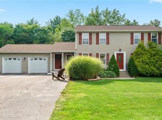 66 Hidden Lake Dr, North Kingstown, RI 02852