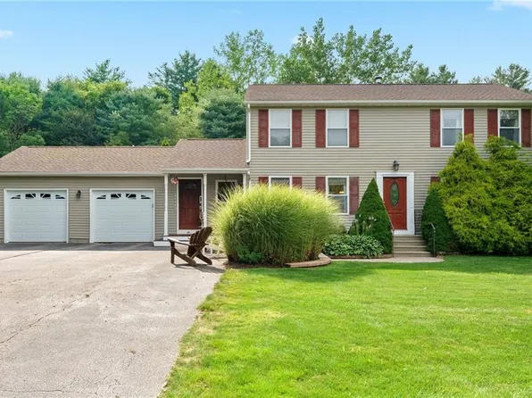 66 Hidden Lake Dr, North Kingstown, RI 02852
