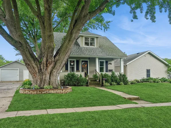1015 W 2nd St, Pella, IA 50219