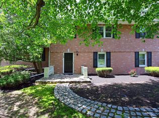 40 Oak St, Lincroft, NJ 07738