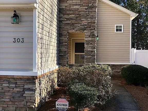 3 bed, 2.5 bath, 1307 sqft, $2,150 — Photo 3