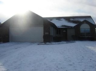 1203 Ashwood Dr, Auburn, IN