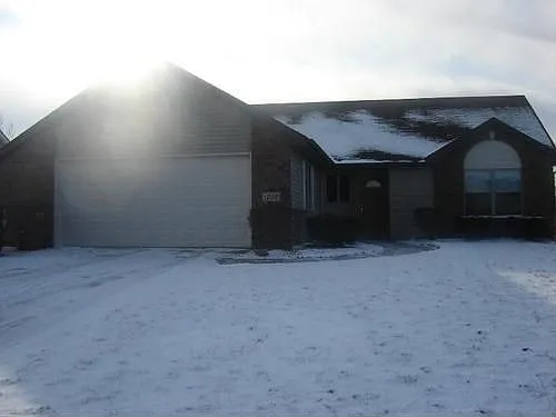 1203 Ashwood Dr photo 1