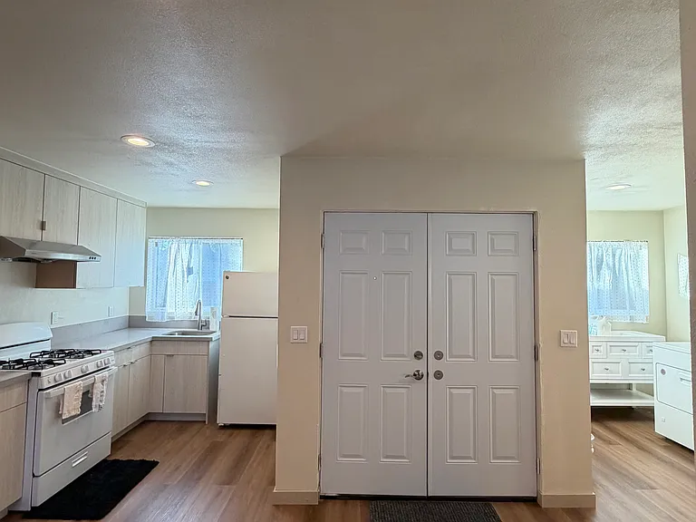 436 Roosevelt Ave — Photo 3