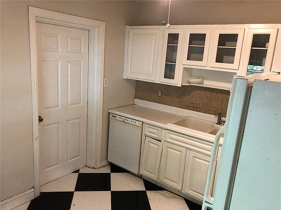 4th image of 3306 Rogers Ave