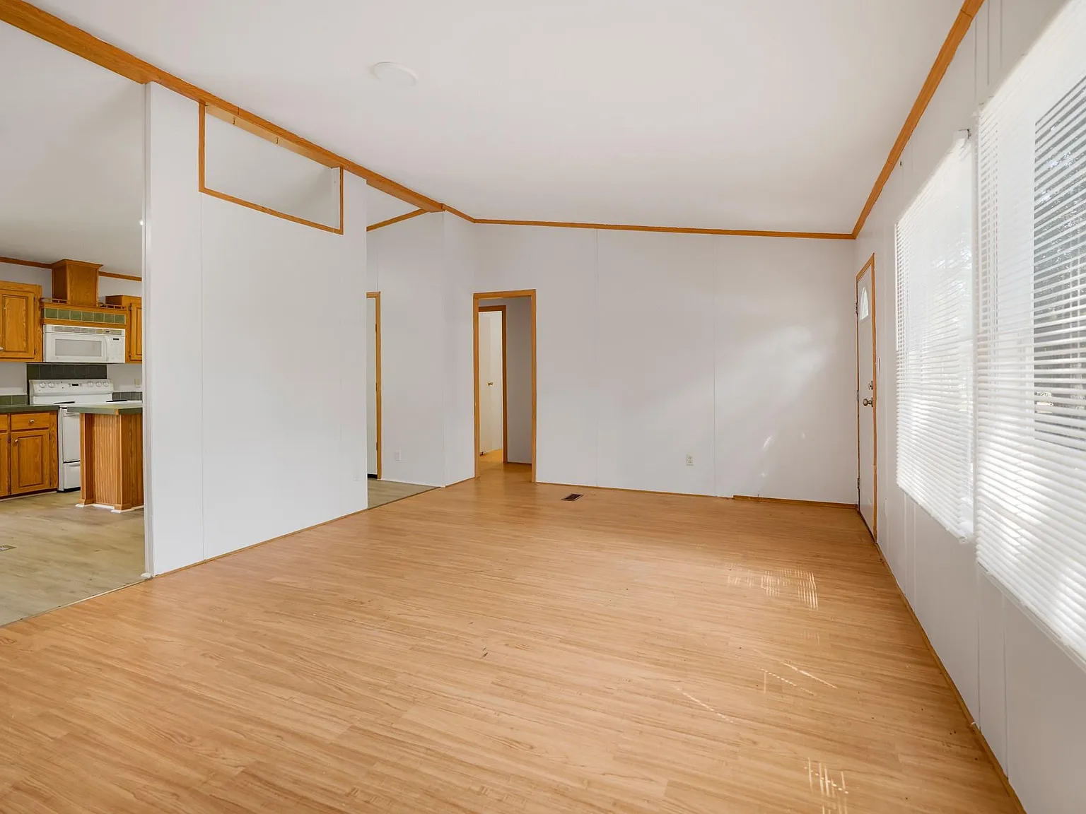 3 bed, 2.0 bath, 1344 sqft, $1,395 — Photo 3