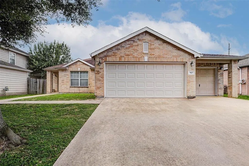 4 bed, 1825 sqft, $2,150 — Photo 1