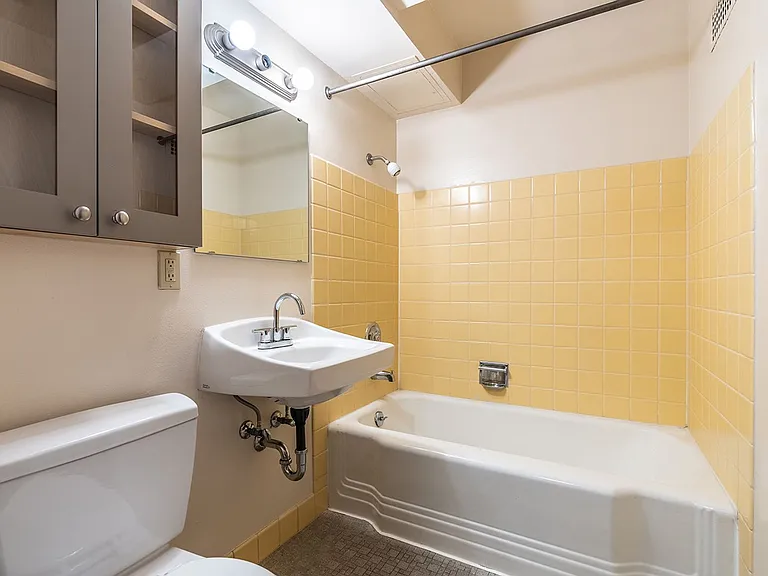 The Queensborough Apartments — Photo 39