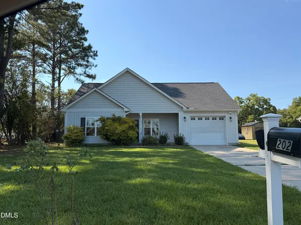 202 N 6th St, Erwin, NC 28339