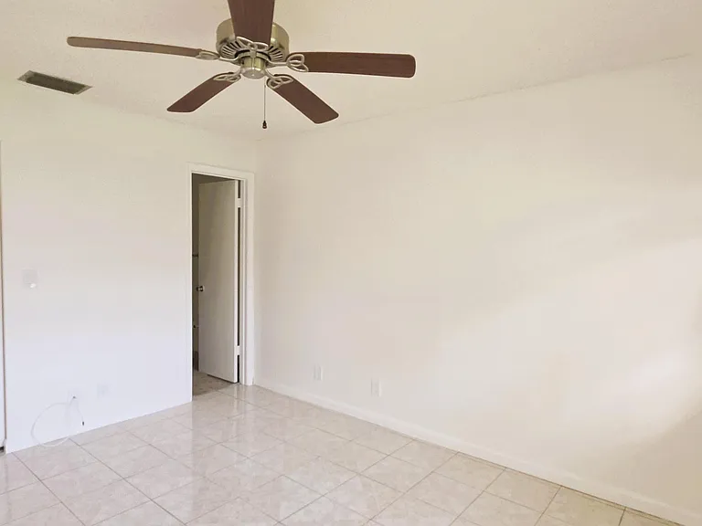 5445 Glenda St — Photo 7