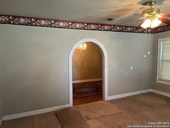 3rd image of 134 COMPTON AVE