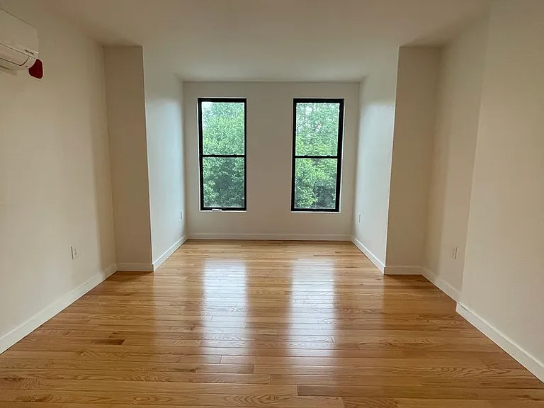 2527 Saint Paul St — Photo 5