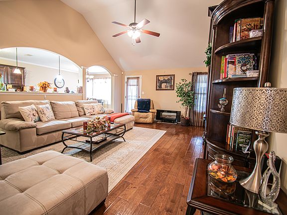 4th image of 2824 Wyndham Drive