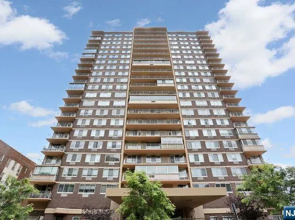 2150 Center Ave APT 17B, Fort Lee, NJ 07024