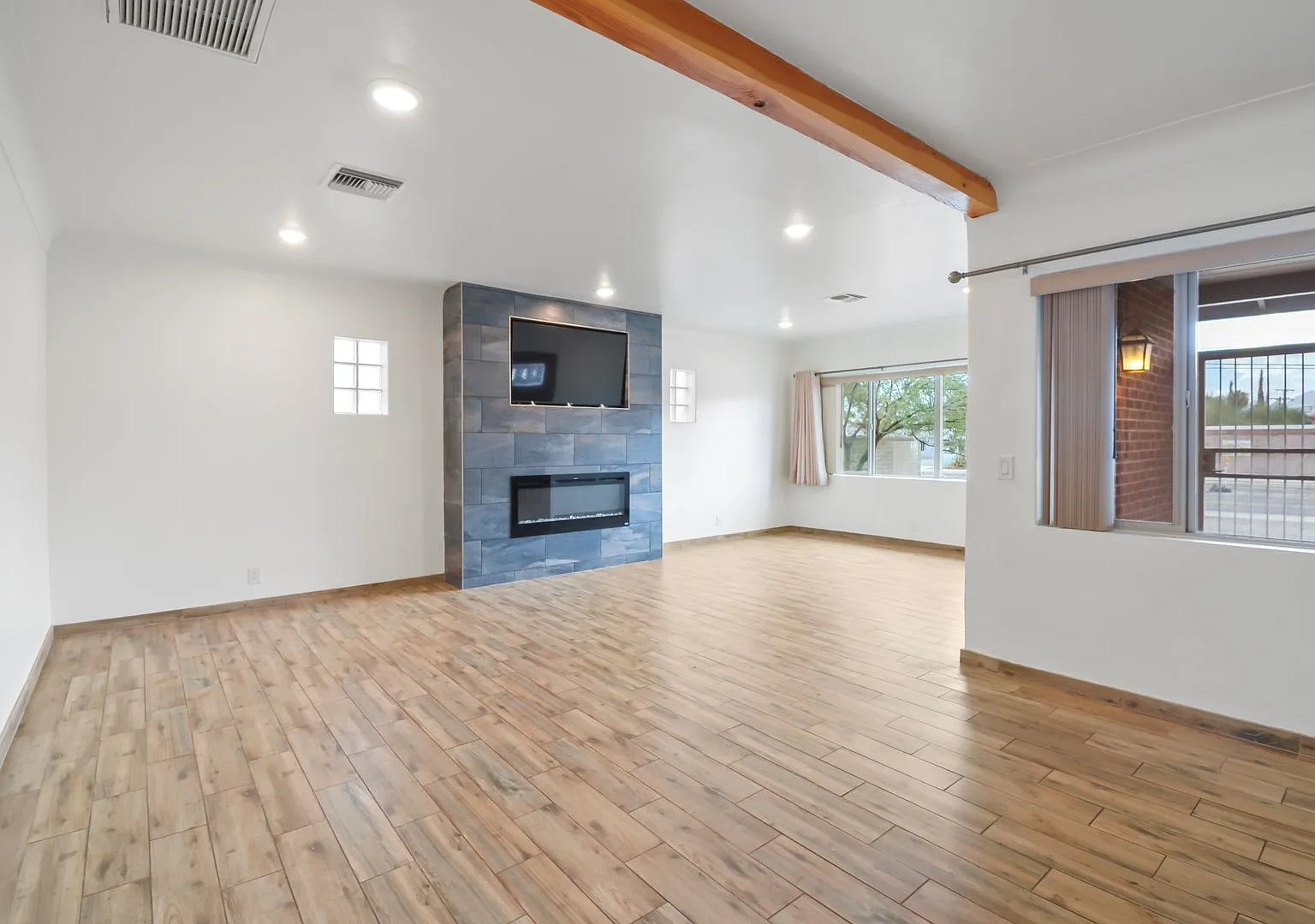 Gorgeous Fully Remodeled In Central Tucson - All New Interior Paint! — Photo 1