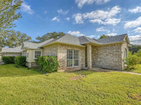 100 E Oriole Drive, Highland Haven, TX 78654