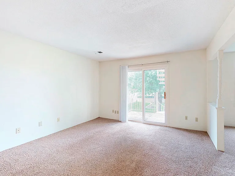 Sherwood Glen — Photo 17