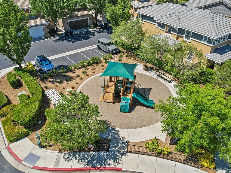 2658 Greenwood Ct — Photo 8