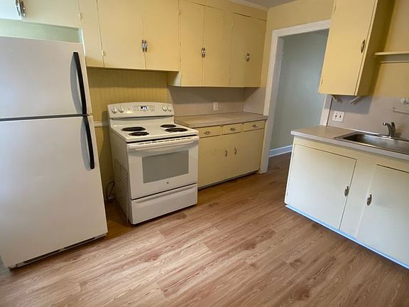 2nd image of 814 S Potomac St #1