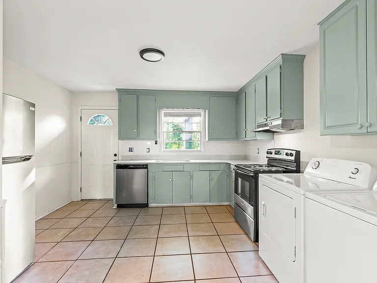 307 Springdale Dr #B — Photo 6