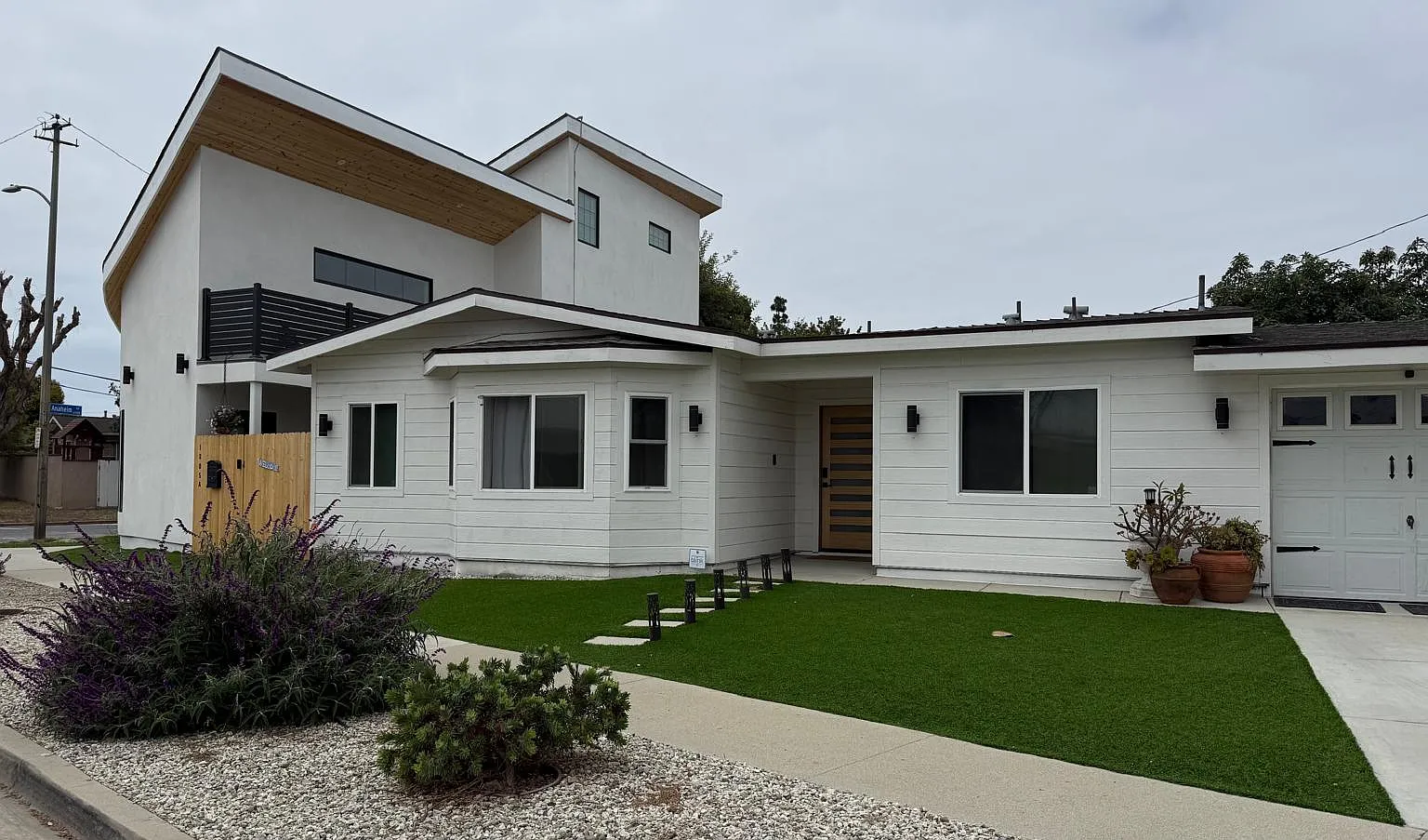 1205 Stevely Ave — Photo 1