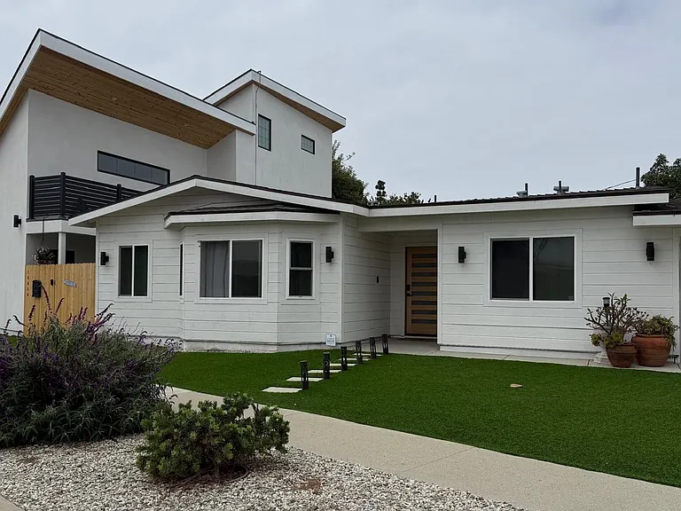 1205 Stevely Ave — Photo 1