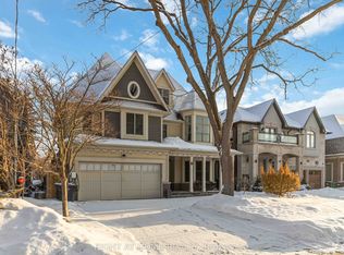 25 Oakwood Ave S, Mississauga, ON L5G 3L2