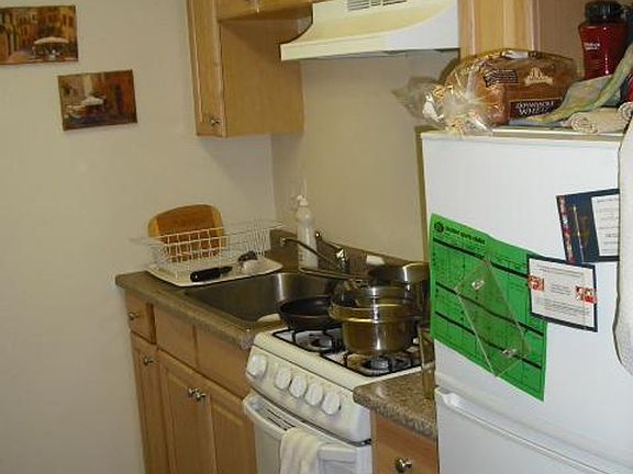 2nd image of 43 Bay State Rd APT 3R