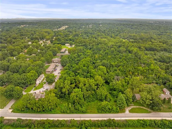 8906 E Bannister Rd, Kansas City, MO 64138