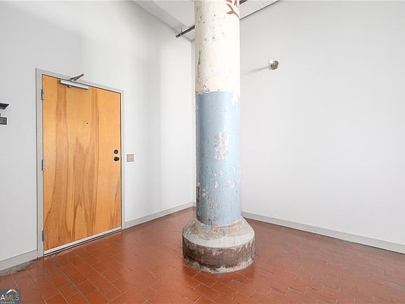 2nd image of 881 Memorial Dr SE Unit 206