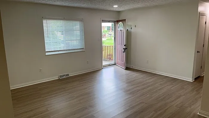 3 bed, 1.0 bath, 1261 sqft, $1,750 — Photo 4