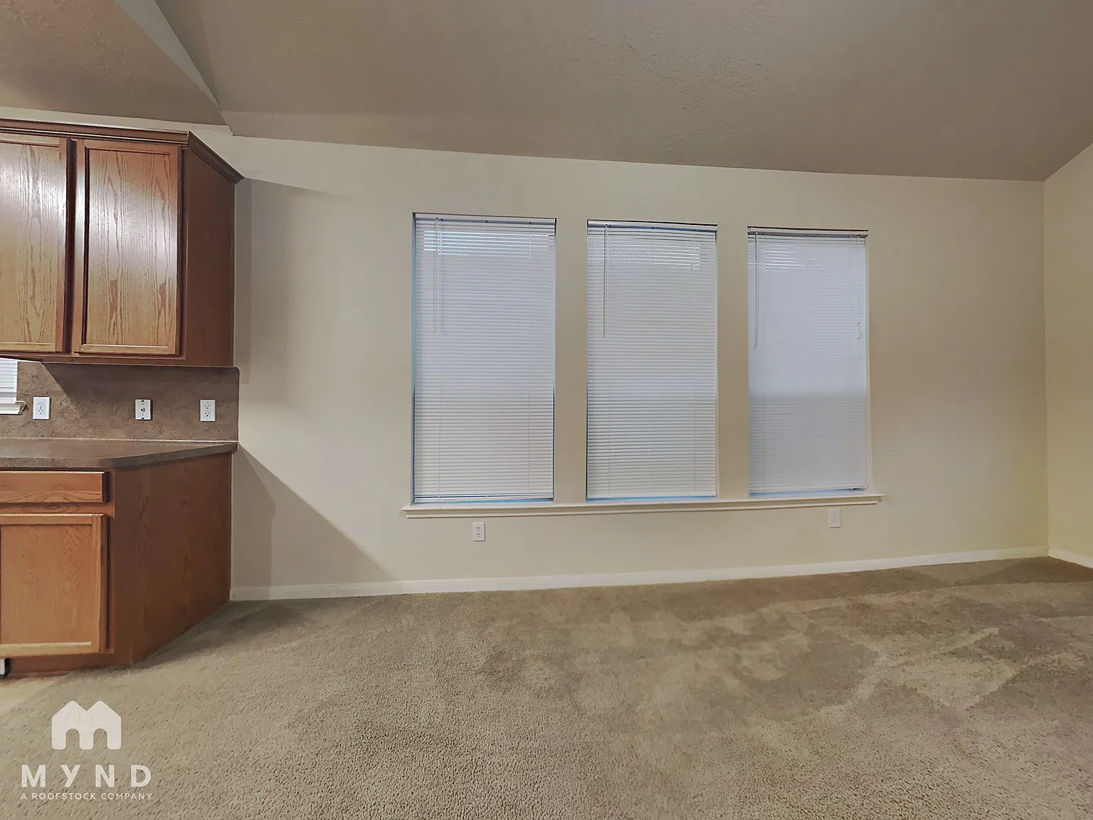 4 bed, 2.5 bath, 2148 sqft, $1,999 — Photo 4