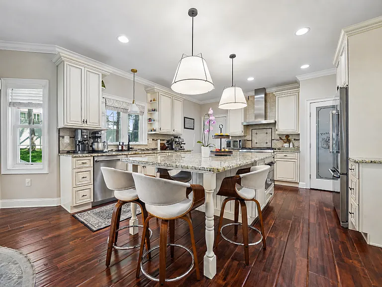 1233 Poplar Ave — Photo 9