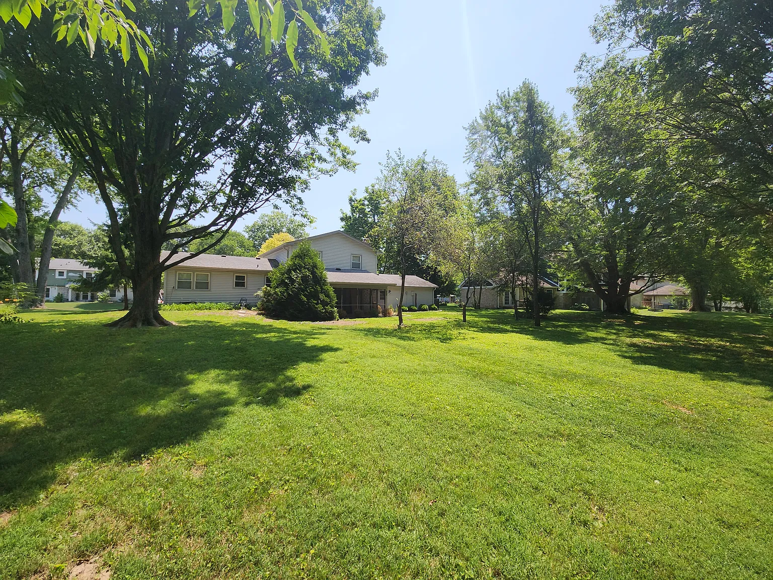 4 bed, 2016 sqft, $2,800 — Photo 3