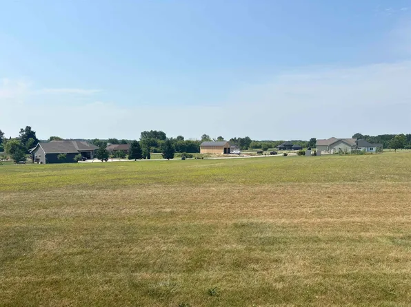 N Crosswinds Dr #8, Fremont, WI 54940