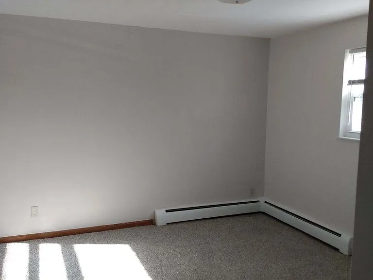 OHIO PIKE TERRACE APPARTMENTS — Photo 16