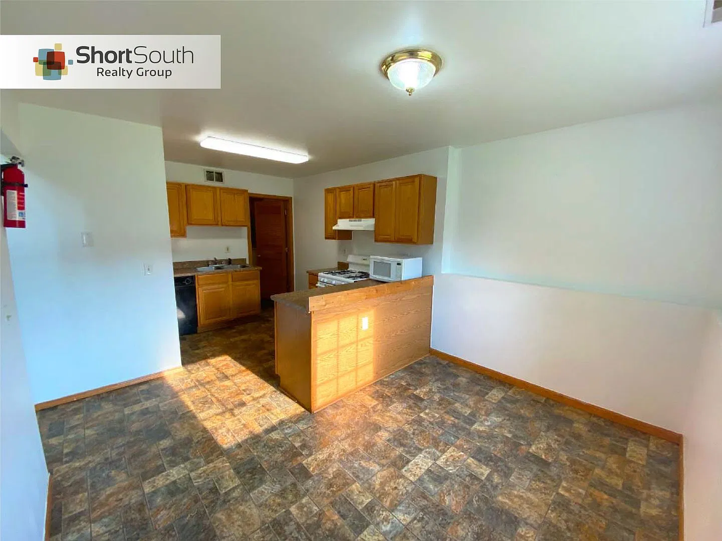 4 bed 2 bath Single Family Home — Photo 4