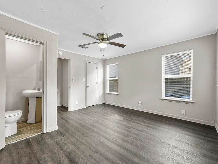 2717 Townsend Dr — Photo 25