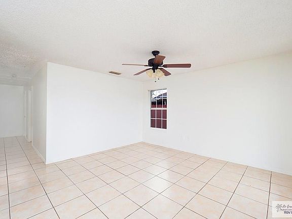 3rd image of 2111 El Arroyo St