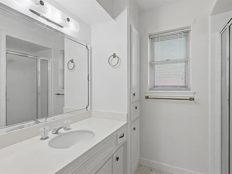 5923 Pinewood Springs Dr — Photo 18