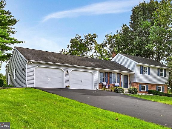 3rd image of 126 Meadow View Ln