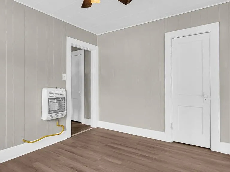 203 3rd Ave NW — Photo 9