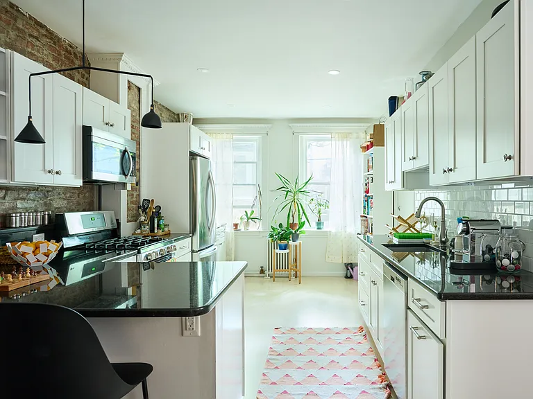 638 Washington St #2 — Photo 3