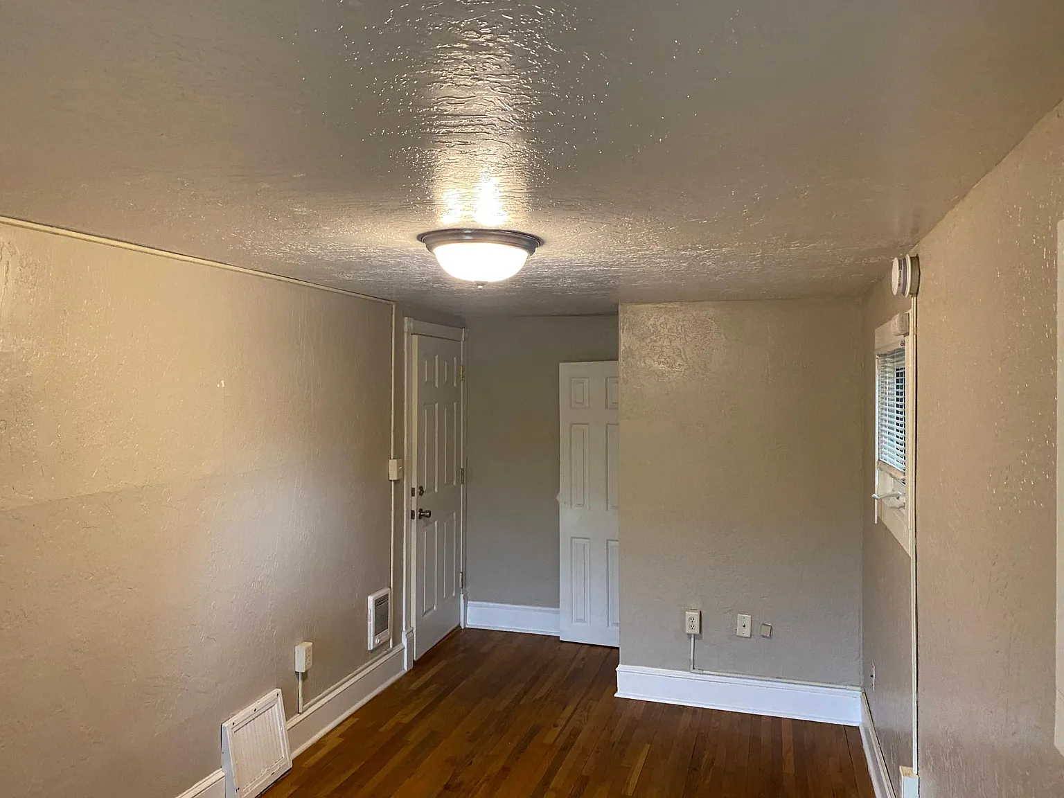 Studio, 350 sqft, $900 — Photo 2