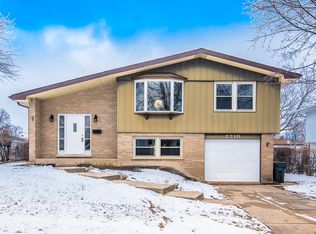 2210 Willow Ln, Rolling Meadows, IL 60008